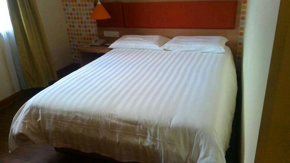 גואנגג'ואו Home Inn מראה חיצוני תמונה